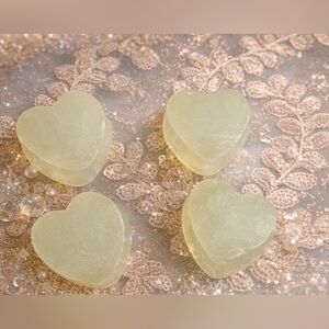Heart-Shaped Soap Set Caramel Pistachio